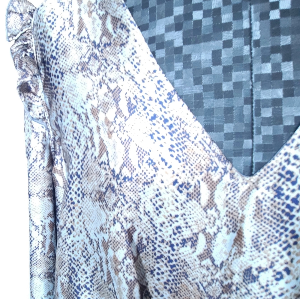 Dress - Picture 9 of 9